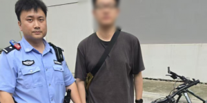 南岗分局民警巡逻中帮助群众寻找自行车民警烈日奔波诠释“小事不小视”