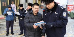 寒江砺剑护安澜 警徽闪耀守民安