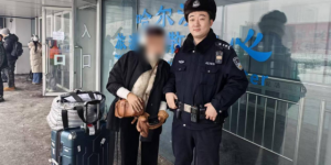 南岗分局民警巡逻中暖心助外籍游客破困局：雪中搭起跨国“连心桥”