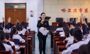 冰城公安：一抹警蓝进校园  阳光守护少年行